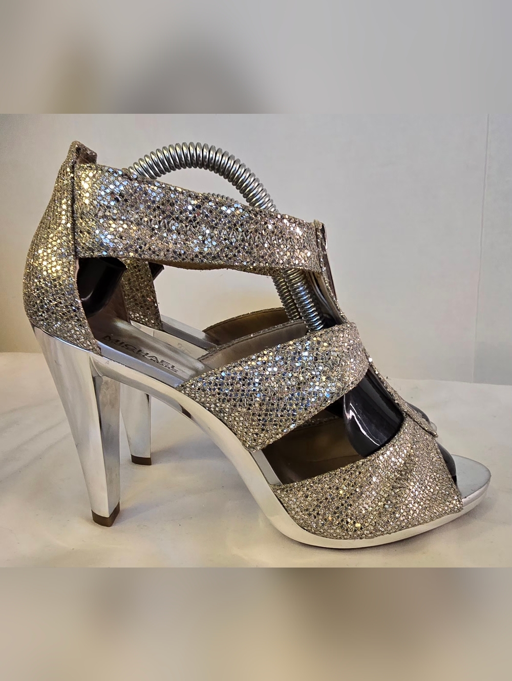 *NEW Michael Kors Silver Glitter T-Strap Heels 6 1/2 - Picture 3 of 9
